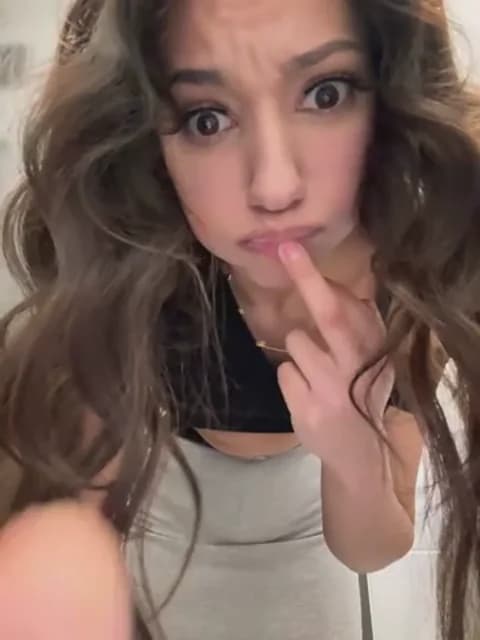 -_MiaQueen_- Cam Archive - February 28, 2026 01:53 (36min)