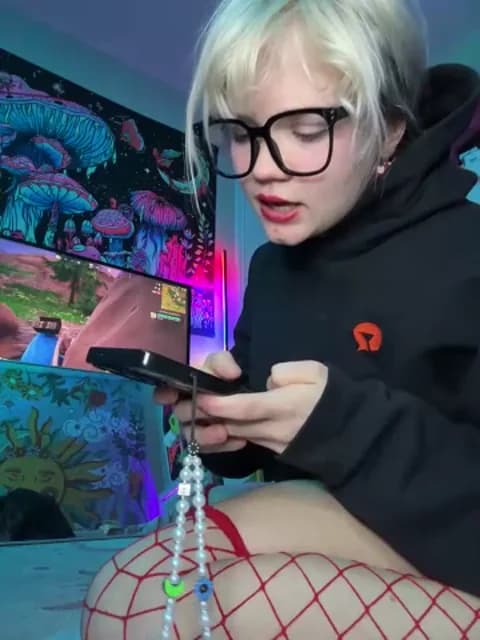 Cutiepiespanks Cam Archive - April 10, 2026 06:19 (36min)