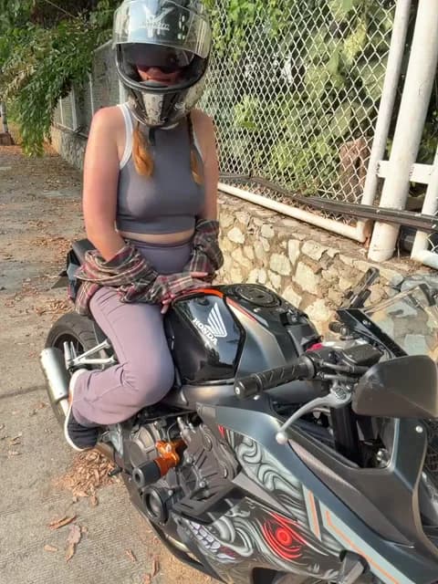 KatyKatS Cam Archive - January 19, 2026 09:54 (40min)