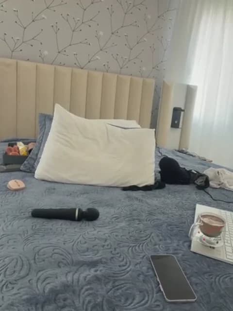 KnellForQueen Cam Archive - April 9, 2026 09:54 (45min)