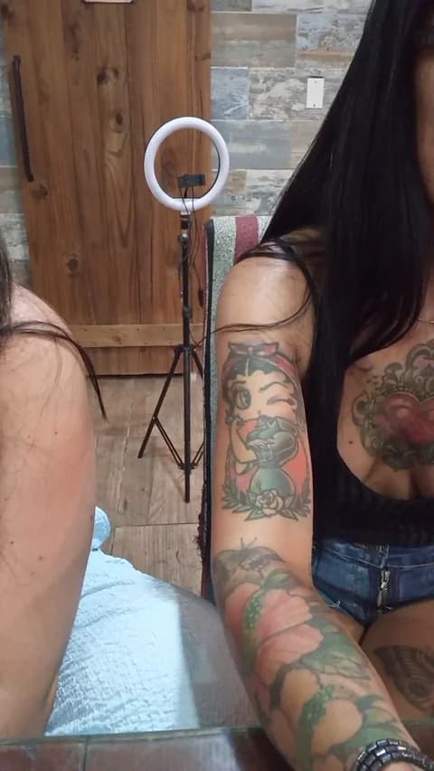 hotcurvi1 Cam Archive - January 15, 2026 03:07 (89min)