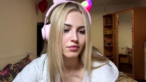 ozellagranville Cam Archive - February 21, 2026 22:37 (80min)