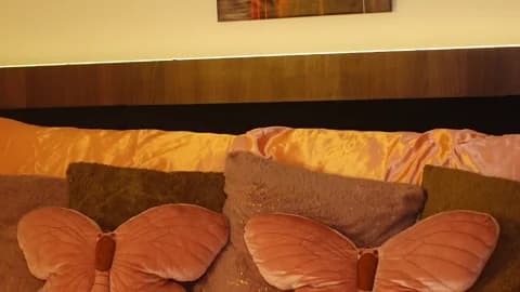 tanyajade88 Cam Archive - March 8, 2026 01:03 (90min)